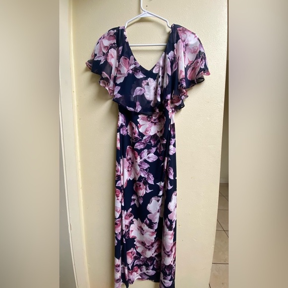 Dresses & Skirts - Beautiful floral dress in navy blue and pink flowers. Size 4
